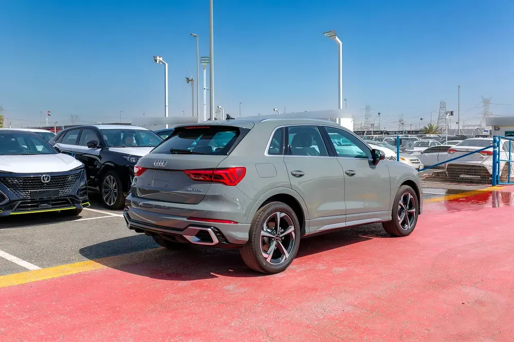 Audi Q3 TFSI 35 S Line 1.5 Turbo (2025) Nardo Grey - Image 5