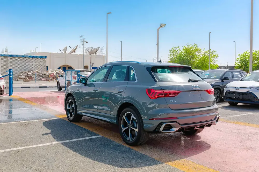 Audi Q3 TFSI 35 S Line 1.5 Turbo (2025) Nardo Grey - Image 6