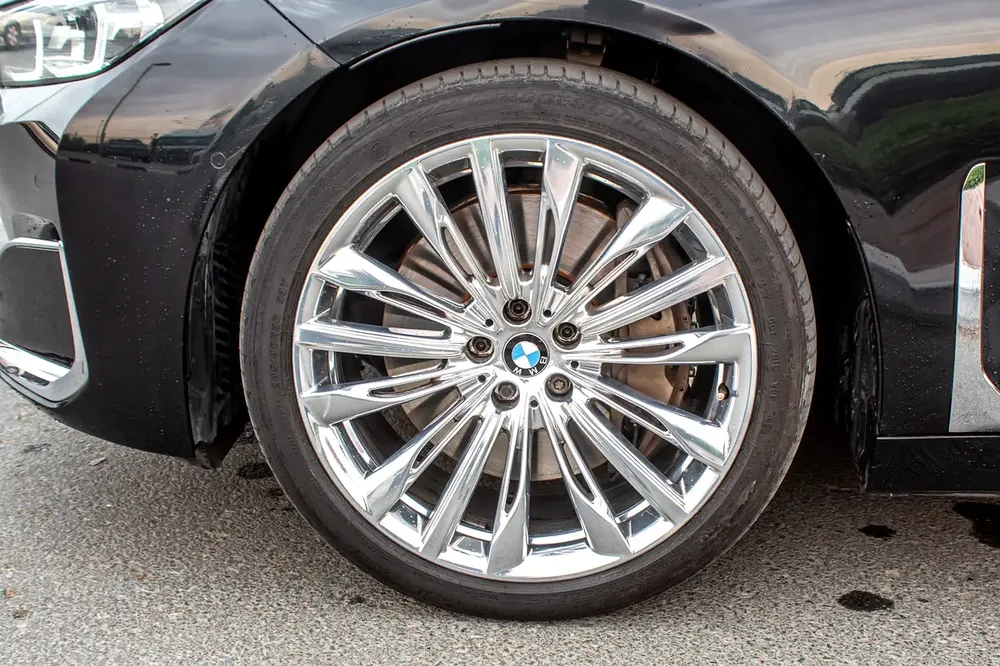 2022 - BMW 750I - IMMACULATE CONDITION - ONLY 59,000 KM DONE - Image 9