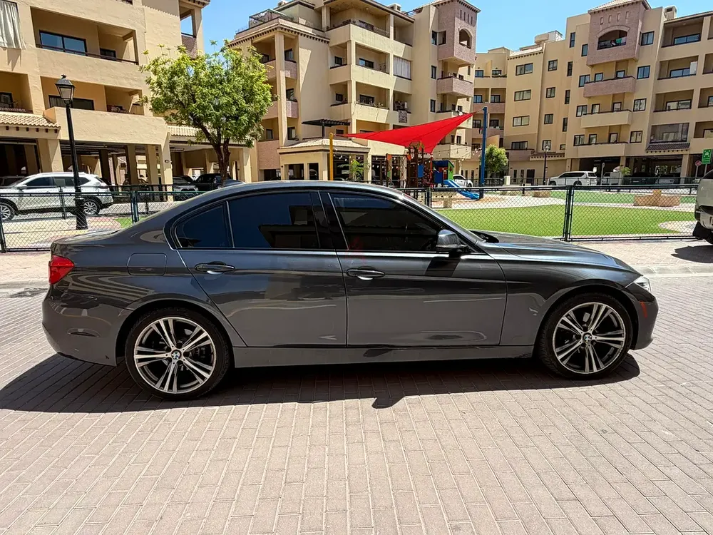 Bmw 330i xdrive - 2017 Run  Drive - Image 4