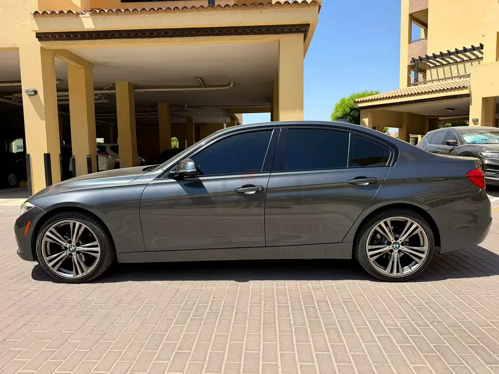 Bmw 330i xdrive - 2017 Run  Drive - Image 5