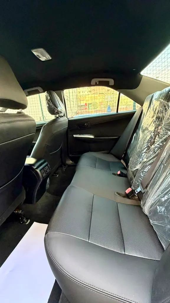 Toyota Camry - Image 11