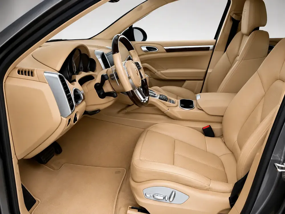Porsche Cayenne Platinum Edition 2016 | GCC Specs | Low Mileage - Image 5