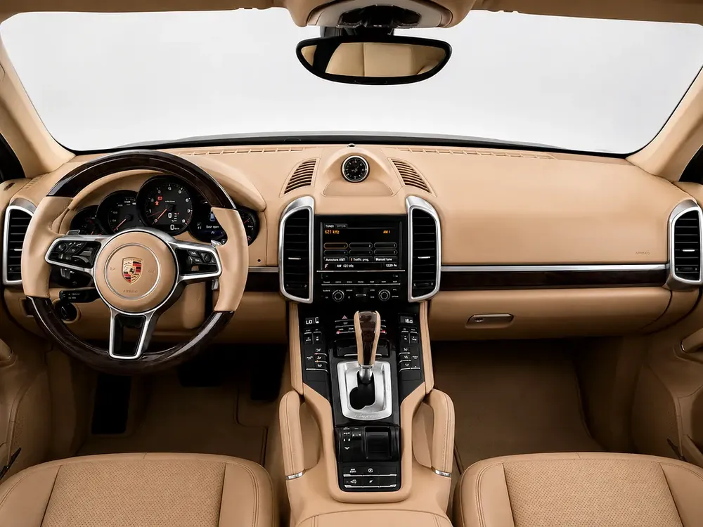 Porsche Cayenne Platinum Edition 2016 | GCC Specs | Low Mileage - Image 7