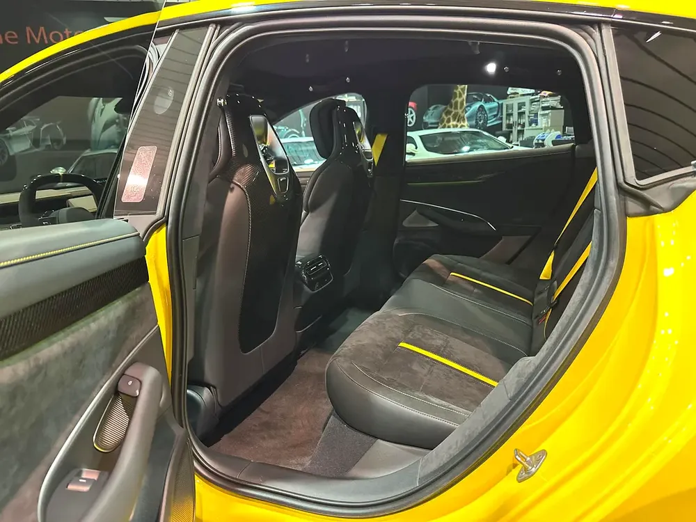 XIAOMI SU7 ULTRA, BRAND NEW, FULLY LOADED, CARBON PACKAGE, 1548 HP - Image 8