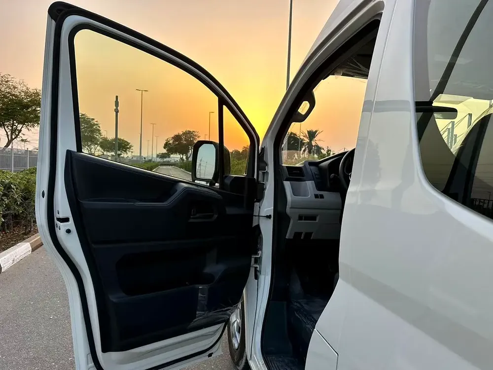 Brand New Toyota Hiace Commuter 3.5L Petrol Automatic 2026 - GCC Specs - 15 Seater - Image 15