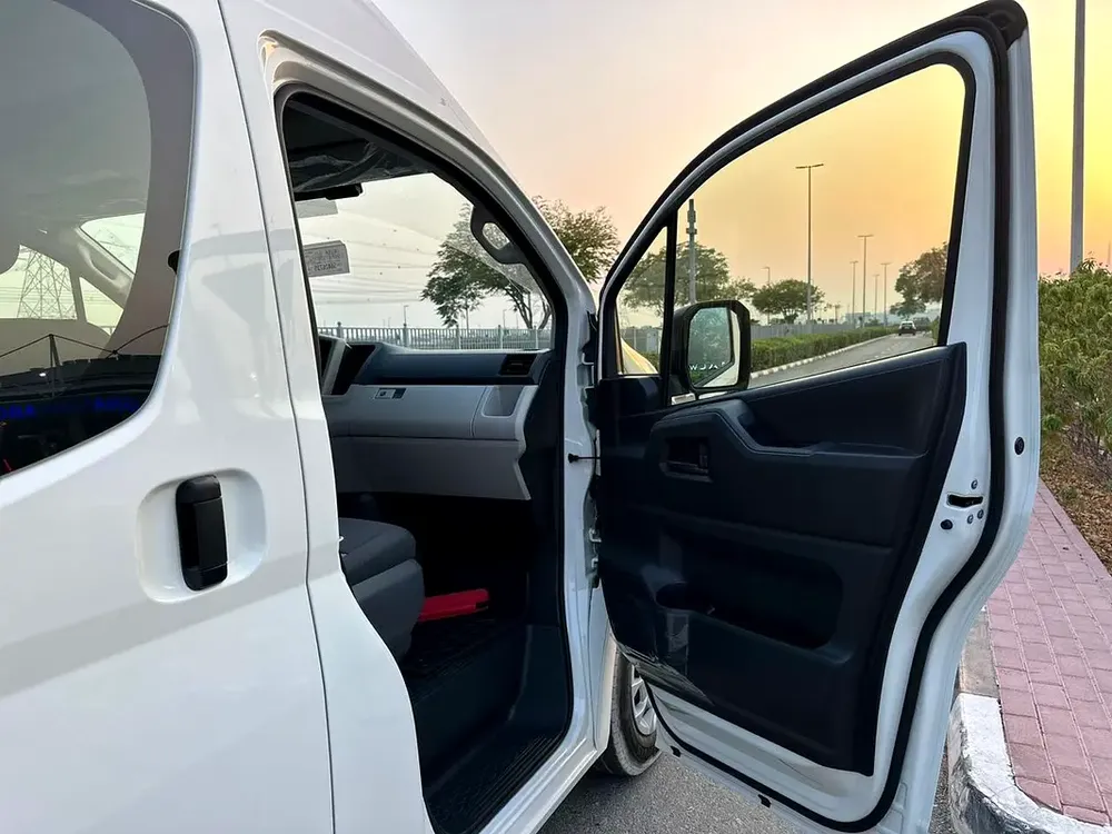 Brand New Toyota Hiace Commuter 3.5L Petrol Automatic 2026 - GCC Specs - 15 Seater - Image 7