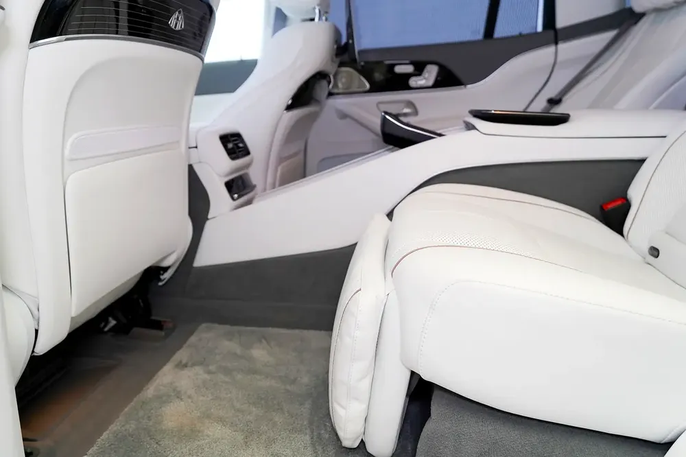 MAYBACH GLS 600 | REAR ENTERTAINMENT | LEG REST | PANORAMIC ROOF | WARRANTY AVAILABLE - Image 10