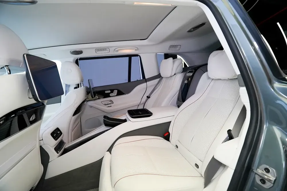 MAYBACH GLS 600 | REAR ENTERTAINMENT | LEG REST | PANORAMIC ROOF | WARRANTY AVAILABLE - Image 11