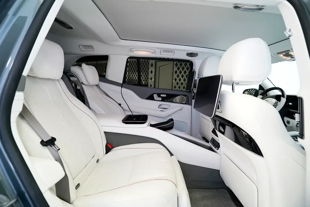 MAYBACH GLS 600 | REAR ENTERTAINMENT | LEG REST | PANORAMIC ROOF | WARRANTY AVAILABLE - Image 13