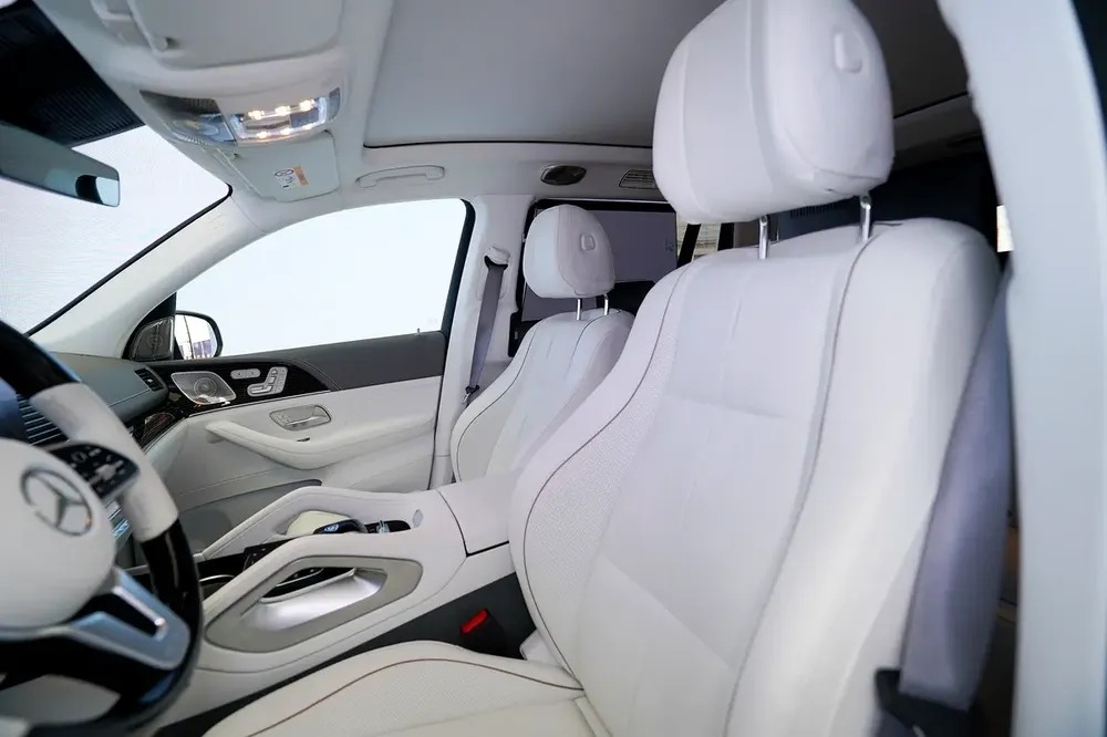 MAYBACH GLS 600 | REAR ENTERTAINMENT | LEG REST | PANORAMIC ROOF | WARRANTY AVAILABLE - Image 8