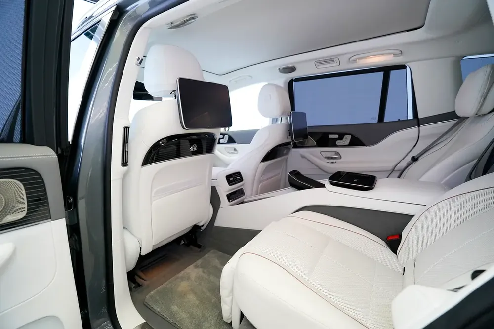 MAYBACH GLS 600 | REAR ENTERTAINMENT | LEG REST | PANORAMIC ROOF | WARRANTY AVAILABLE - Image 9