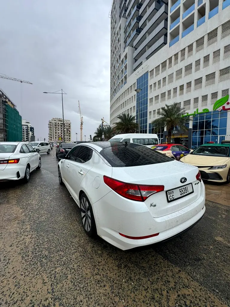 Kia K5 Full Option 2011 - Korean Specs - Well Maintained - Image 4