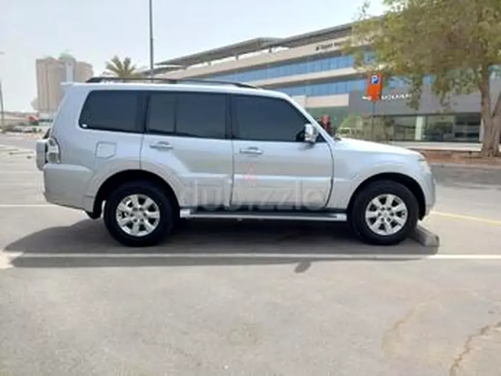 2014 Mitsubishi Pajero GLS 3.5L V6 – Full Option GCC Spec - Image 4