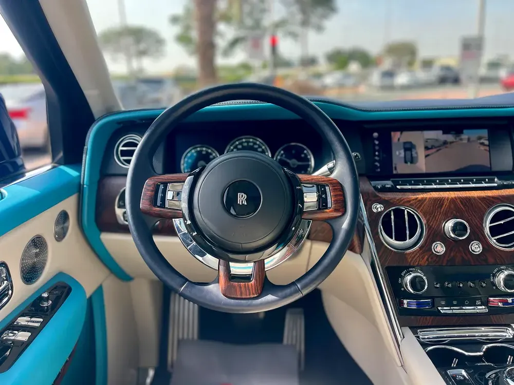 Rolls-Royce Cullinan Black Badge 2019 - GCC Specs - Pristine Condition - Image 10