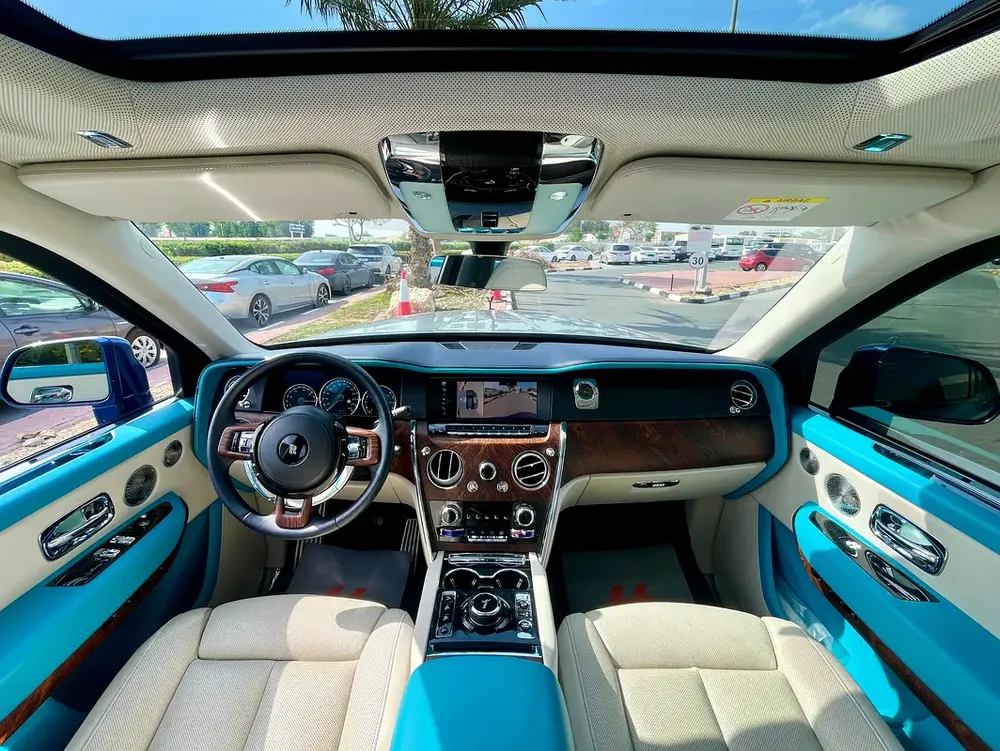 Rolls-Royce Cullinan Black Badge 2019 - GCC Specs - Pristine Condition - Image 12