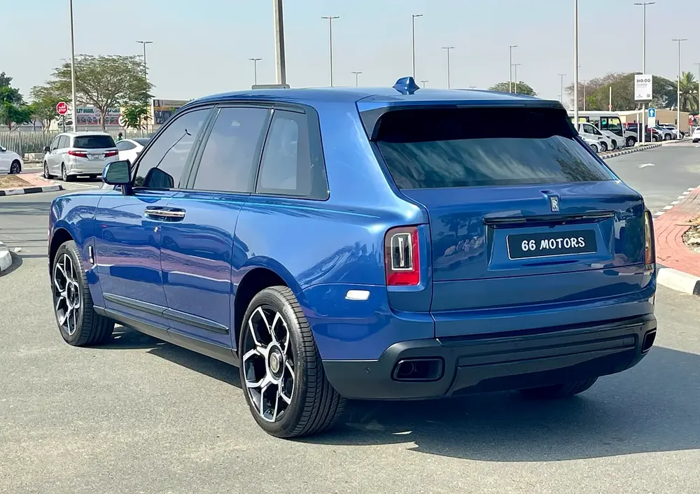Rolls-Royce Cullinan Black Badge 2019 - GCC Specs - Pristine Condition - Image 4