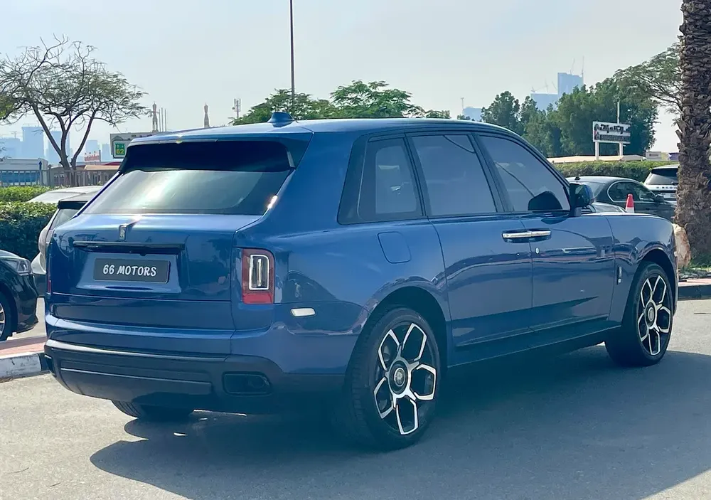 Rolls-Royce Cullinan Black Badge 2019 - GCC Specs - Pristine Condition - Image 5