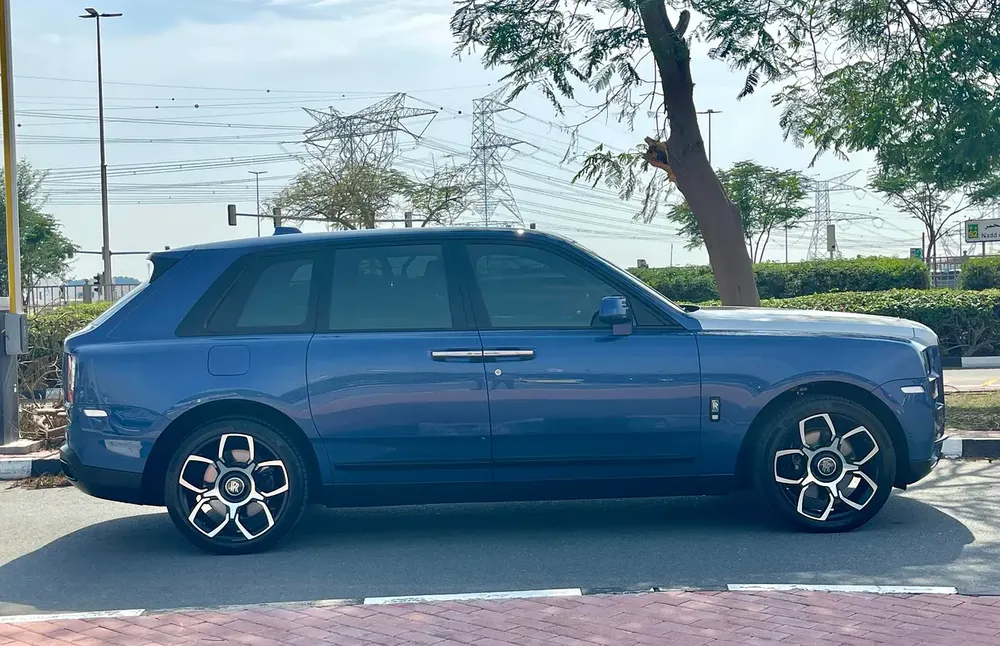 Rolls-Royce Cullinan Black Badge 2019 - GCC Specs - Pristine Condition - Image 7