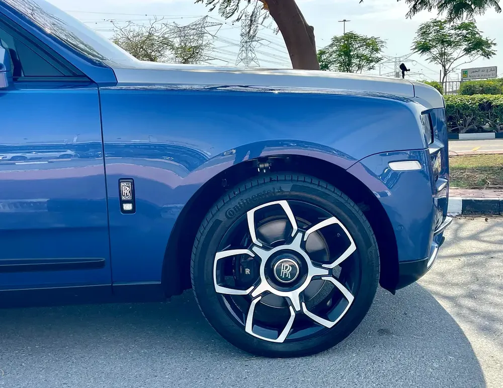 Rolls-Royce Cullinan Black Badge 2019 - GCC Specs - Pristine Condition - Image 8