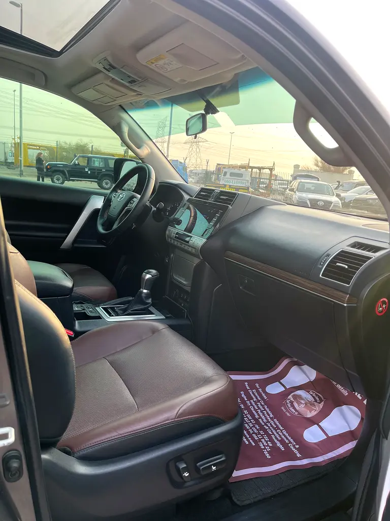 TOYOTA PRADO 2020 VXR 4.0 V6 GCC SPECS - Image 11