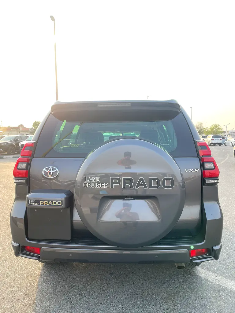 TOYOTA PRADO 2020 VXR 4.0 V6 GCC SPECS - Image 4