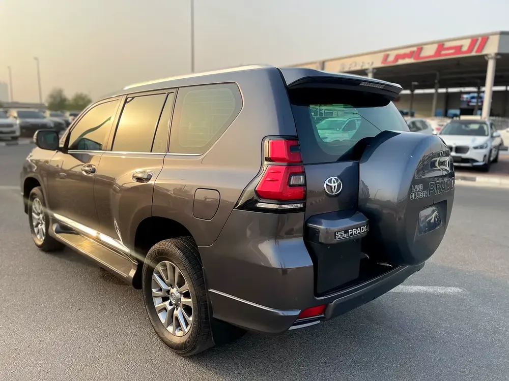 TOYOTA PRADO 2020 VXR 4.0 V6 GCC SPECS - Image 5