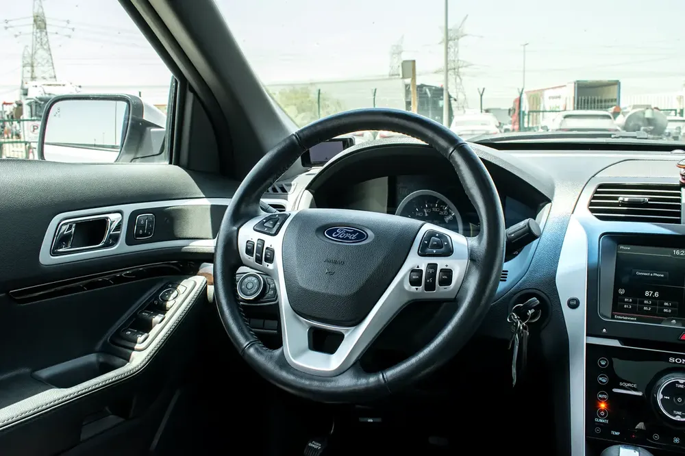 2015 - FORD EXPLORER - SUPER CLEAN - ONLY 94,000 KM - Image 13
