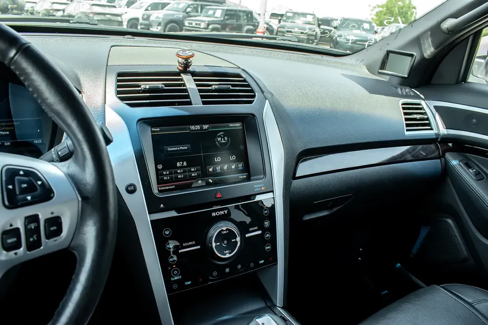 2015 - FORD EXPLORER - SUPER CLEAN - ONLY 94,000 KM - Image 14