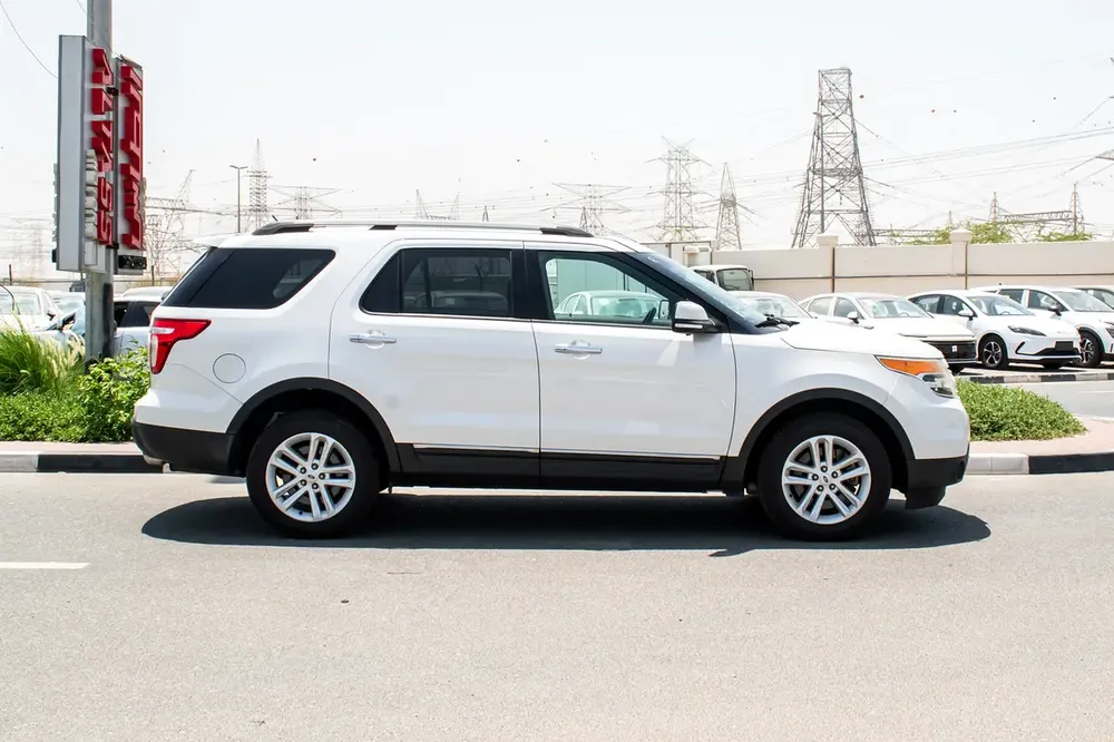 2015 - FORD EXPLORER - SUPER CLEAN - ONLY 94,000 KM - Image 4
