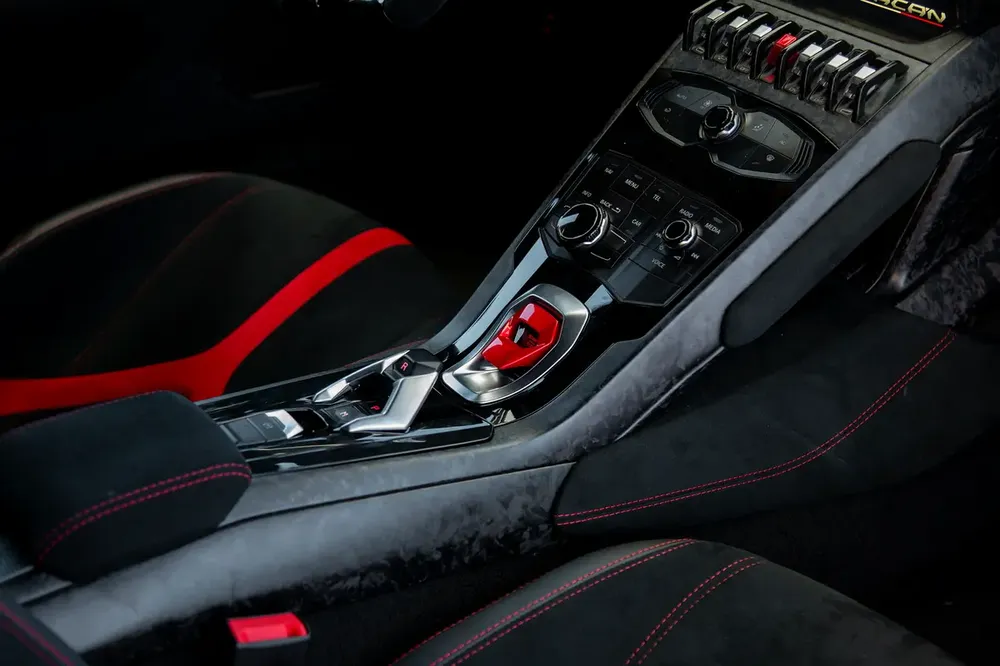 HURACAN PERFORMANTE | TWO TONE INTERIOR | WARRANTY AVAILABLE - Image 10