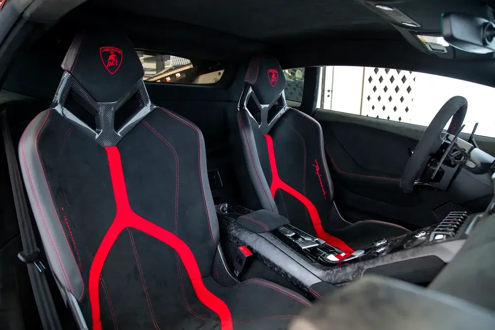 HURACAN PERFORMANTE | TWO TONE INTERIOR | WARRANTY AVAILABLE - Image 13