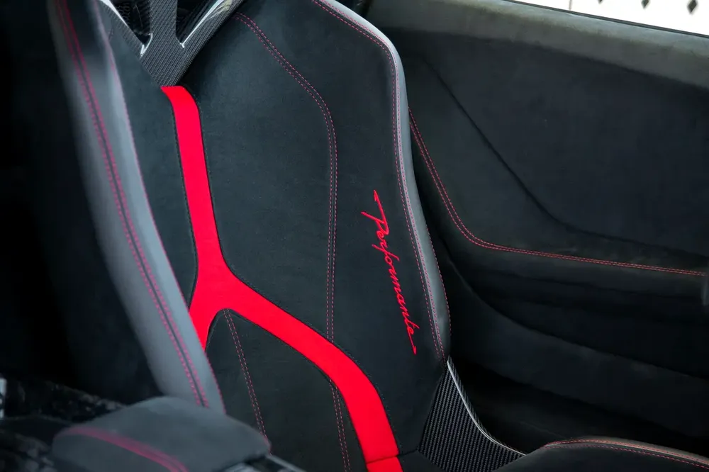 HURACAN PERFORMANTE | TWO TONE INTERIOR | WARRANTY AVAILABLE - Image 14