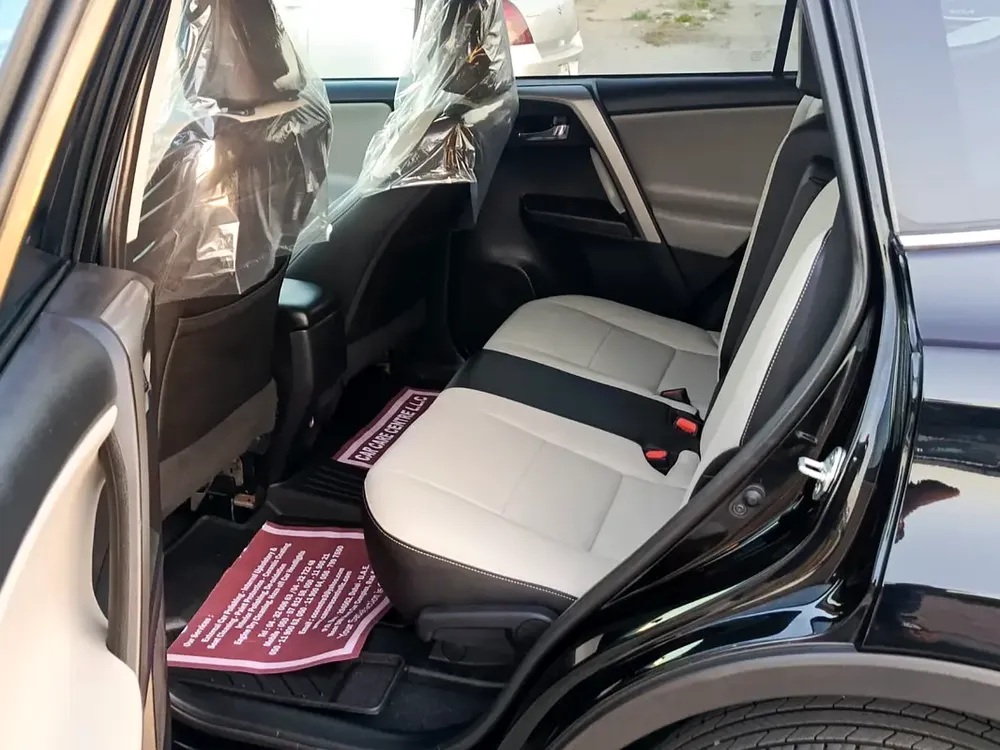 2018 Toyota Rav4 XLE - Image 11