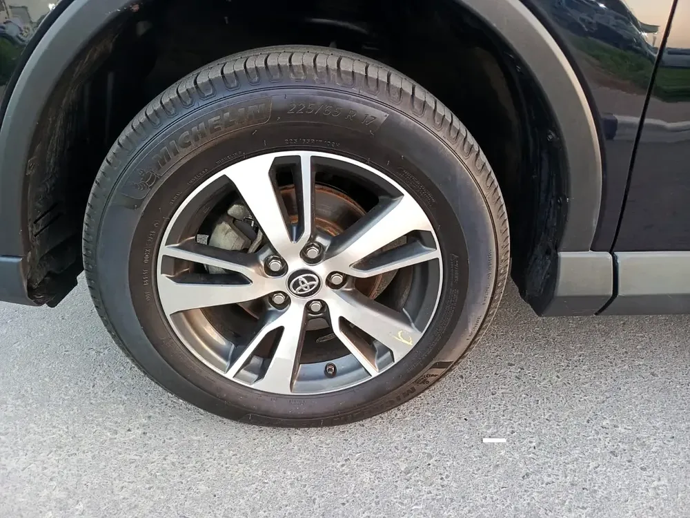 2018 Toyota Rav4 XLE - Image 18