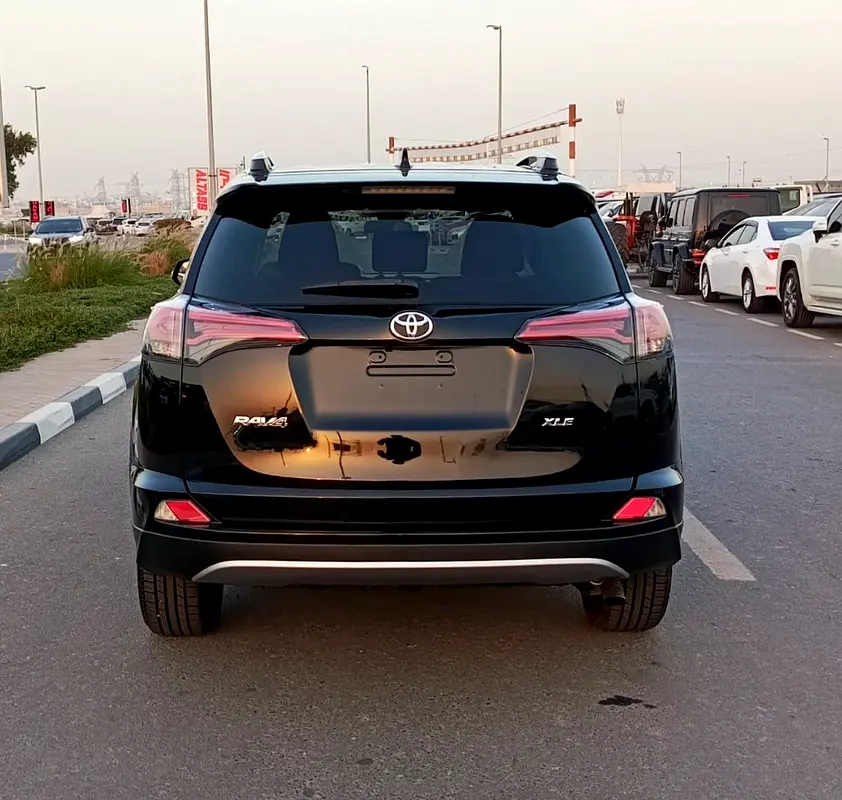 2018 Toyota Rav4 XLE - Image 4