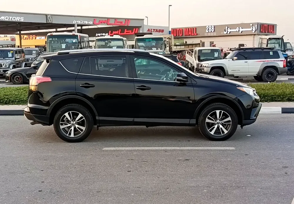 2018 Toyota Rav4 XLE - Image 5