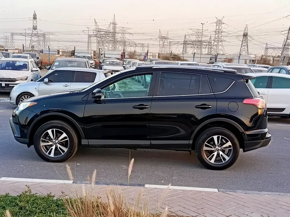 2018 Toyota Rav4 XLE - Image 6