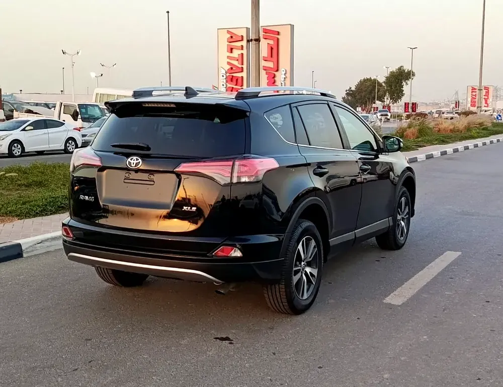 2018 Toyota Rav4 XLE - Image 8