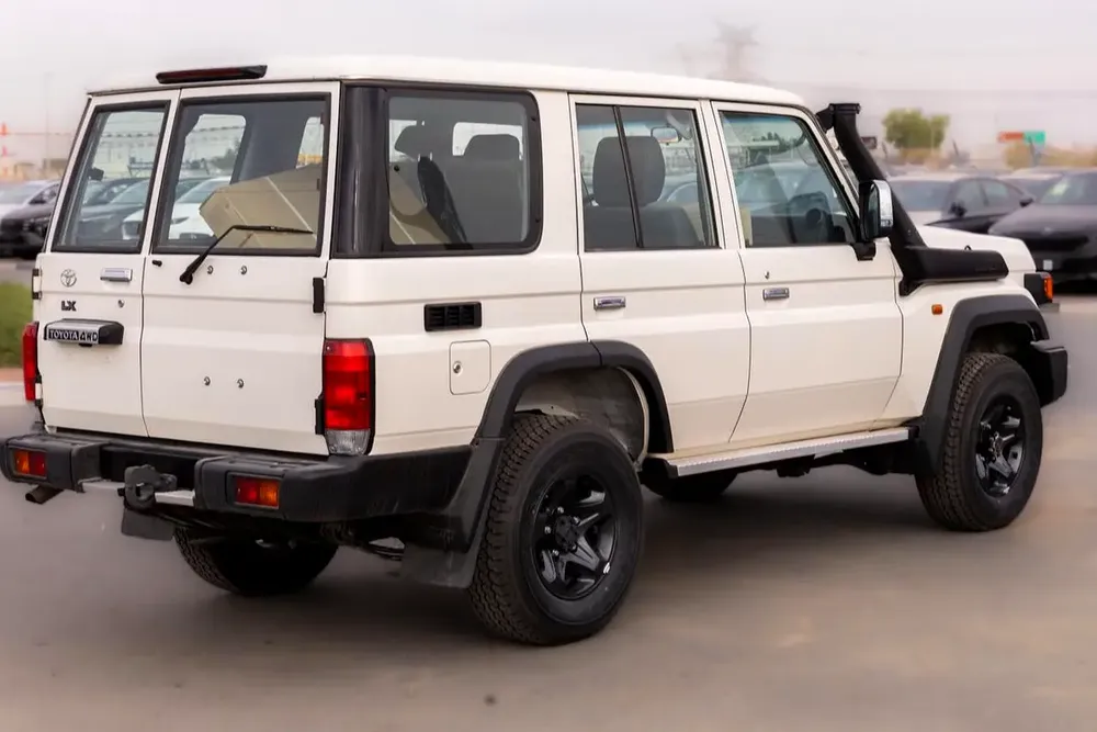 2025 Toyota Land Cruiser 70 LX - GCC Specs - Brand New! - Image 4