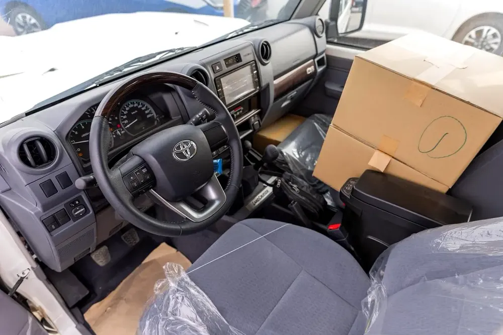 2025 Toyota Land Cruiser 70 LX - GCC Specs - Brand New! - Image 6