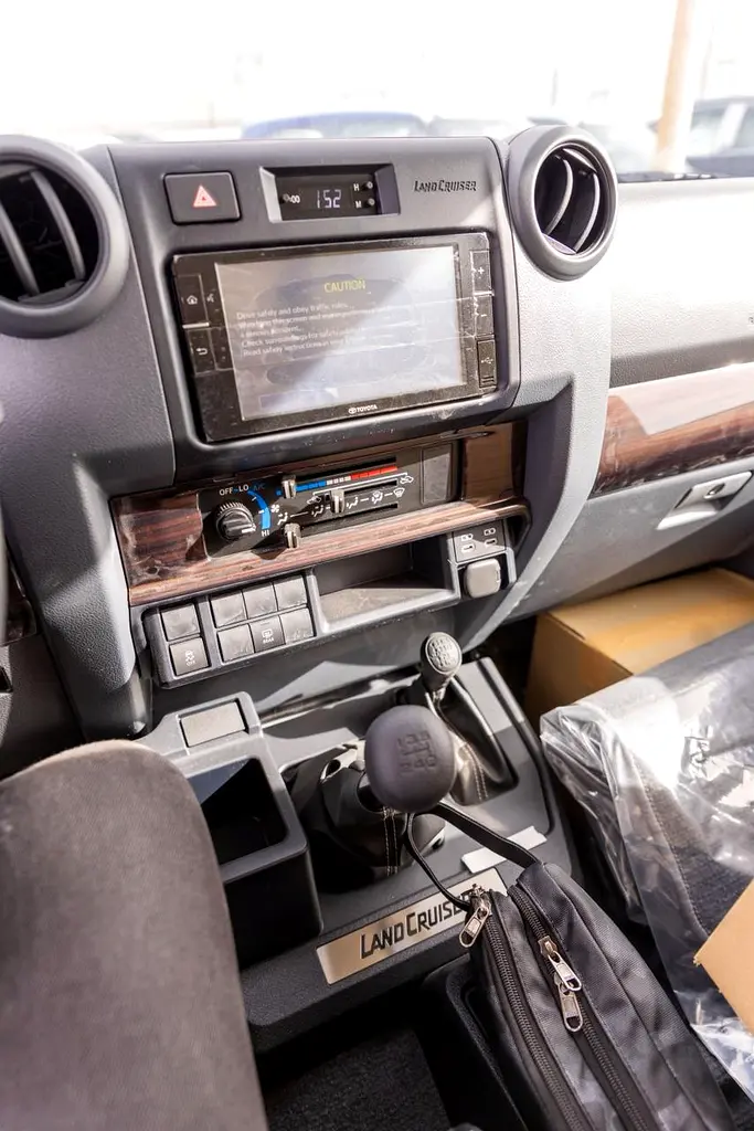 2025 Toyota Land Cruiser 70 LX - GCC Specs - Brand New! - Image 9