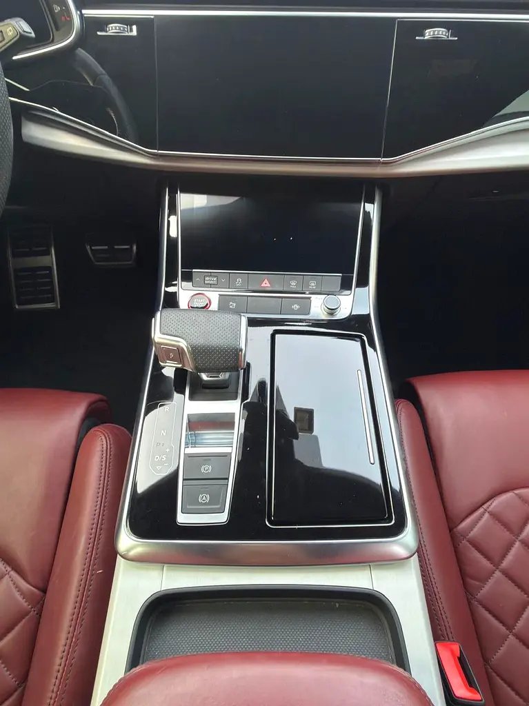 Audi SQ8 - Image 12