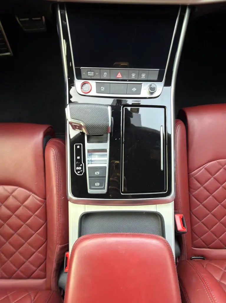 Audi SQ8 - Image 13