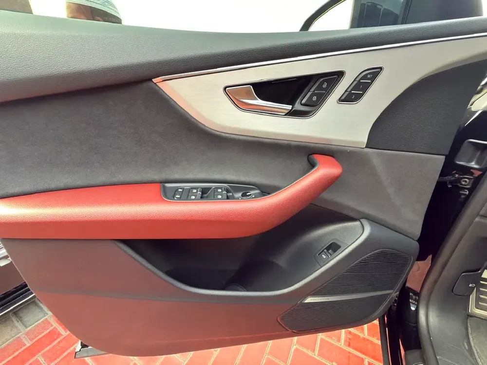 Audi SQ8 - Image 17