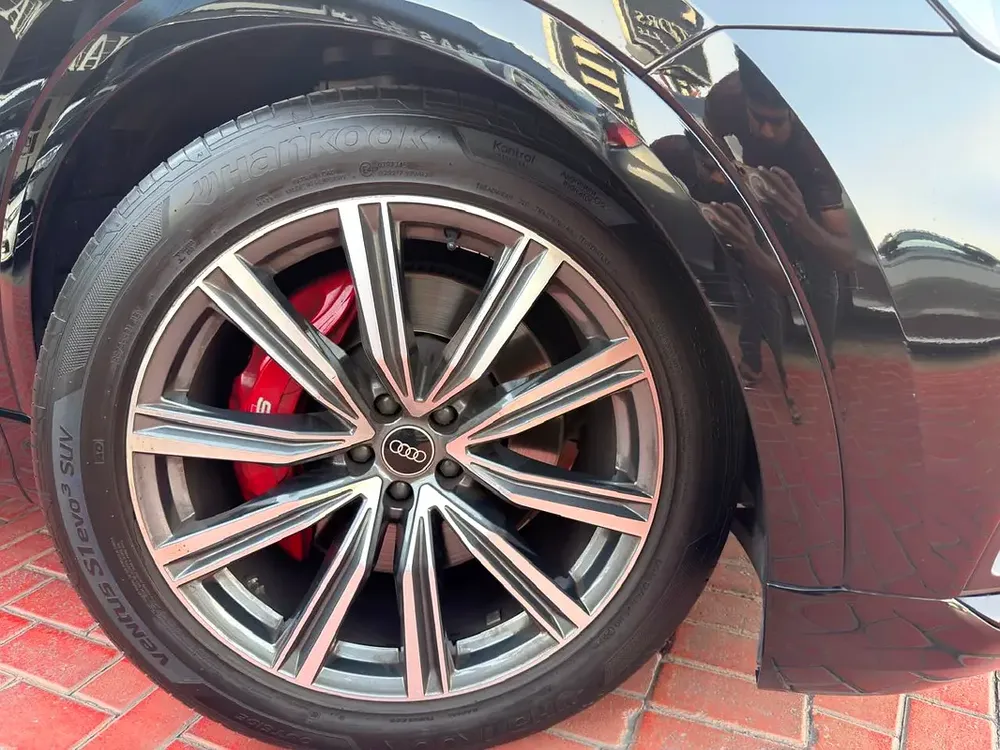 Audi SQ8 - Image 7