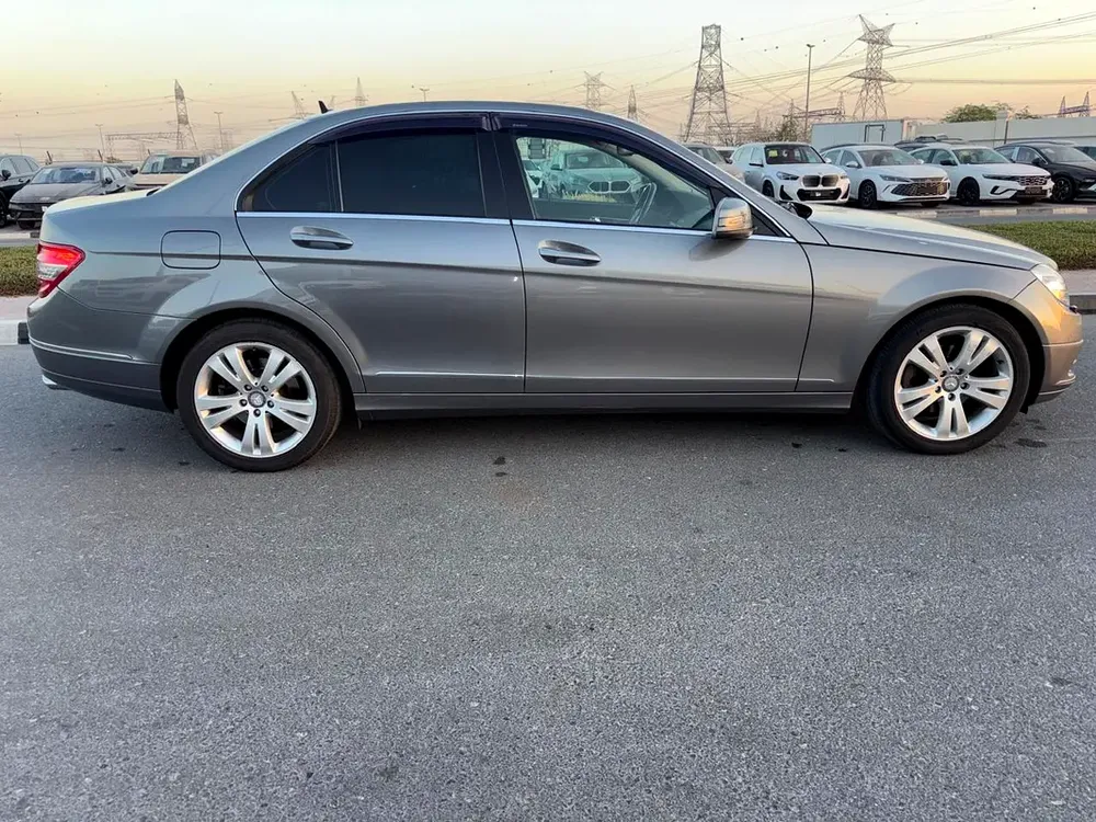 SUPER CLEAN C300 ONLY 49000 KM FRESH JAPAN IMPORTED - Image 4