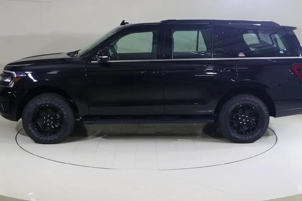TL2524 / FREE REGISTRATION + INSURANCE / AL TAYER MOTORS AL QOUZ SHOWROOM - Image 4