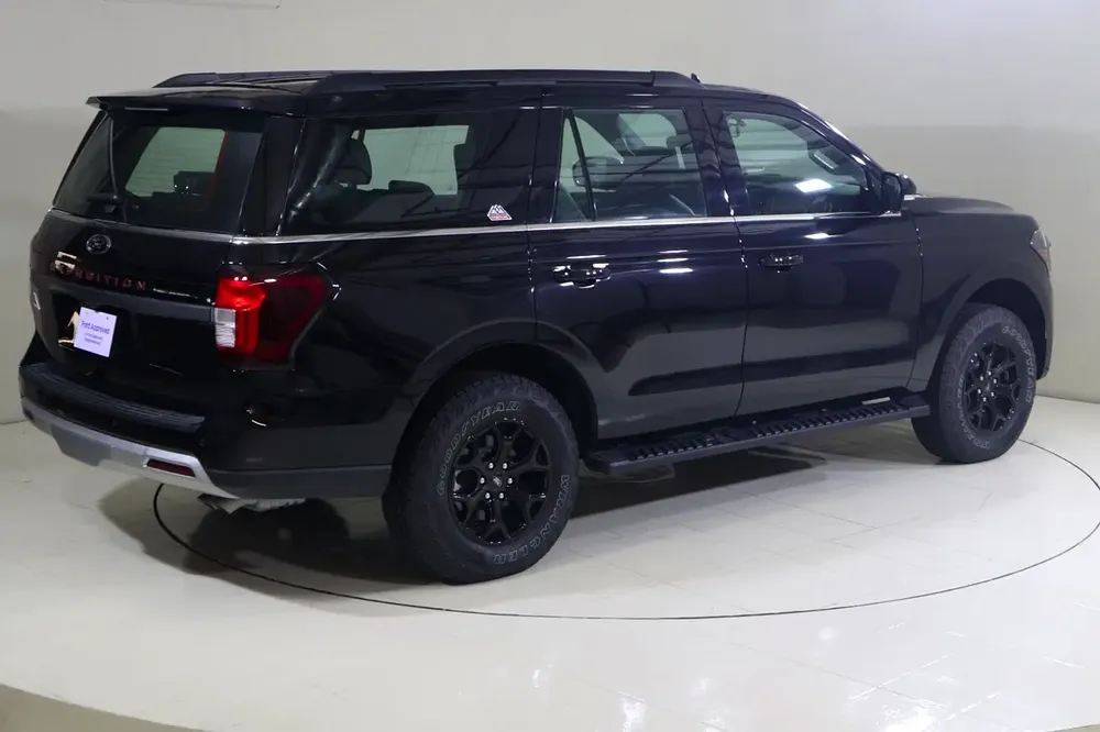 TL2524 / FREE REGISTRATION + INSURANCE / AL TAYER MOTORS AL QOUZ SHOWROOM - Image 8