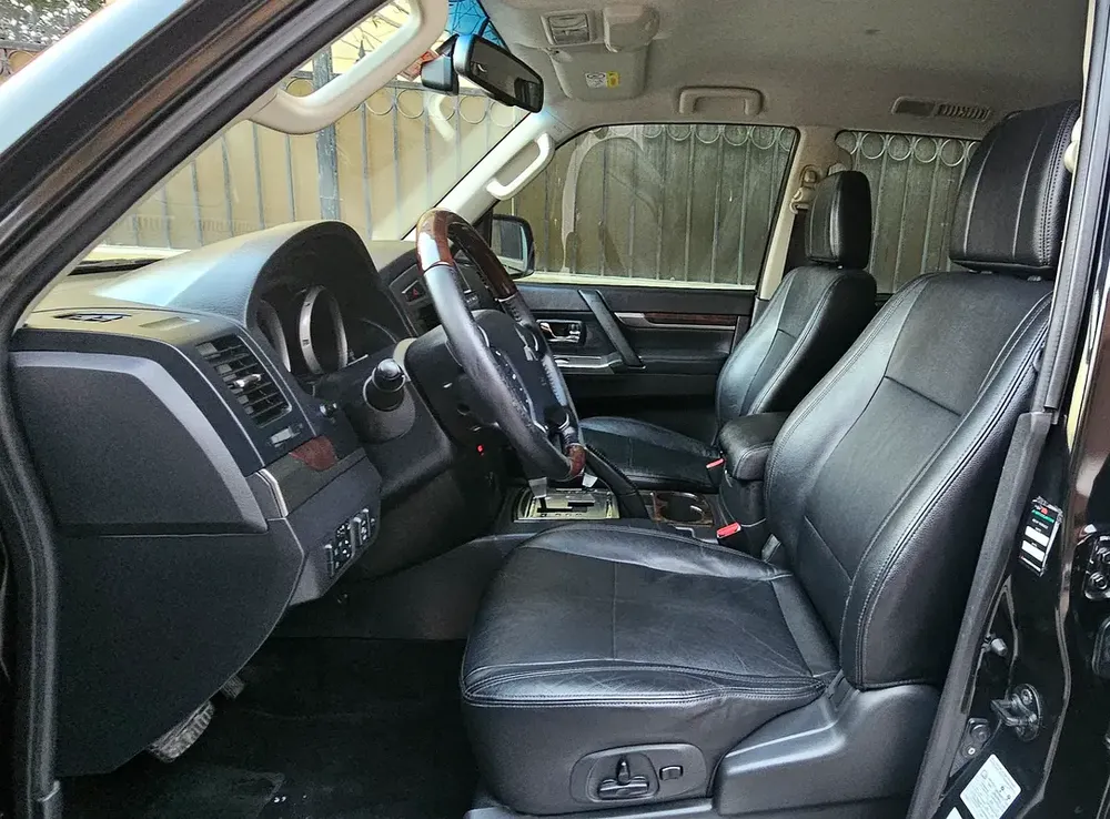 MITSUBISHI PAJERO GLS 3.8 4X4 # 2020 GCC # WELL MAINTAINED & ACCIDENT FREE  CAR FOR SALE. - Image 7
